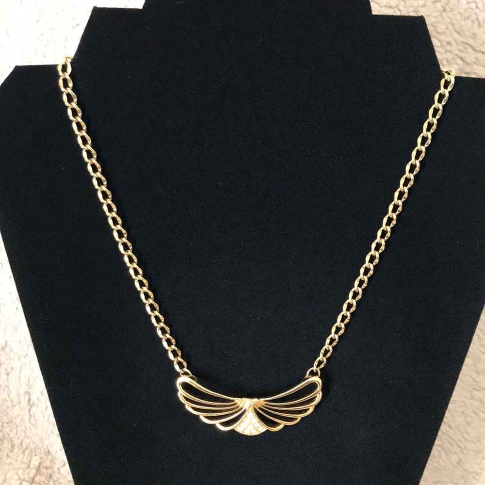 AVON VINTAGE GOLD TONE NECKLACE